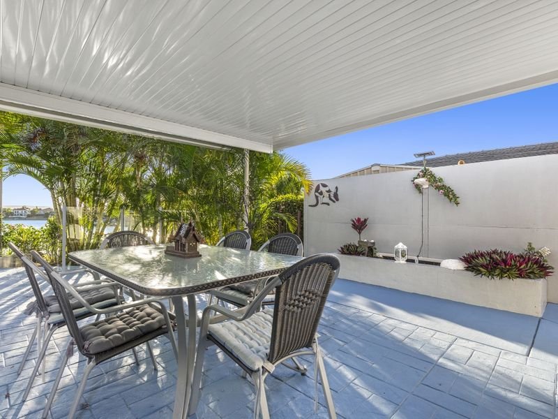 Photo - 25 Tannah Court, Broadbeach Waters QLD 4218 - Image 14