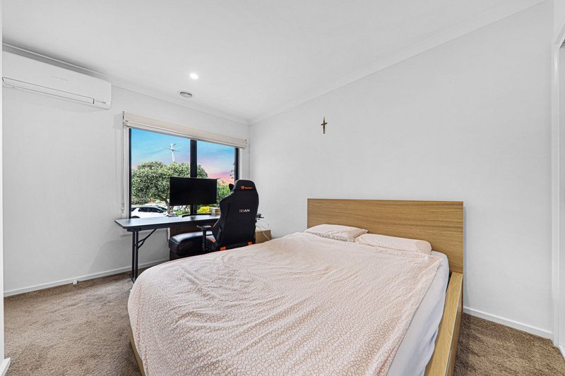 Photo - 25 Terrigal Crescent, Kilsyth VIC 3137 - Image 6