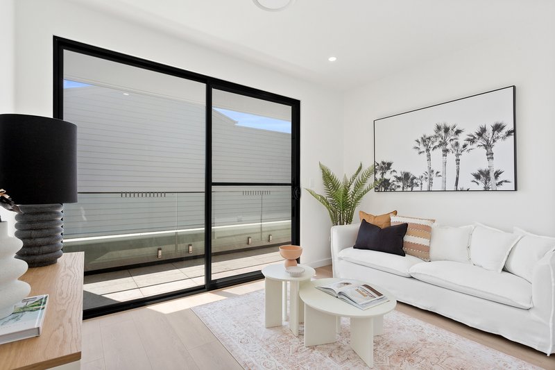 Photo - 2/5 Terry Avenue, Warilla NSW 2528 - Image 4