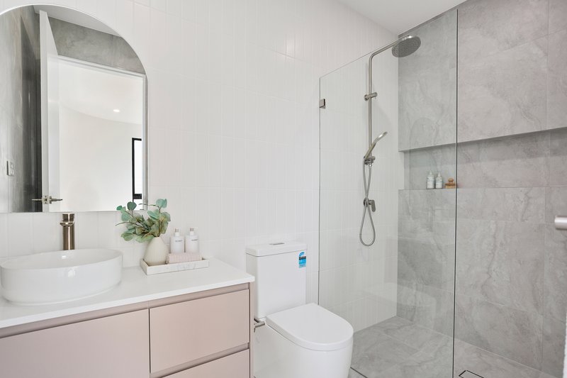 Photo - 2/5 Terry Avenue, Warilla NSW 2528 - Image 7