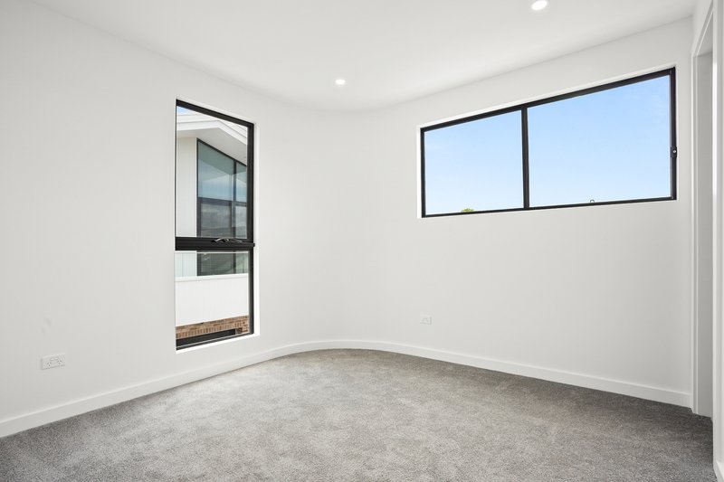 Photo - 2/5 Terry Avenue, Warilla NSW 2528 - Image 8