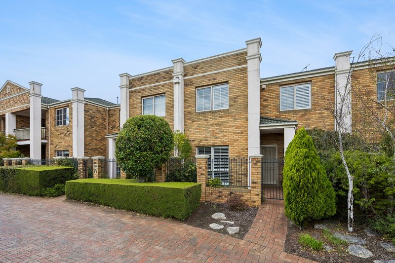 Photo - 25 The Rise, Glen Waverley VIC 3150 - Image 1