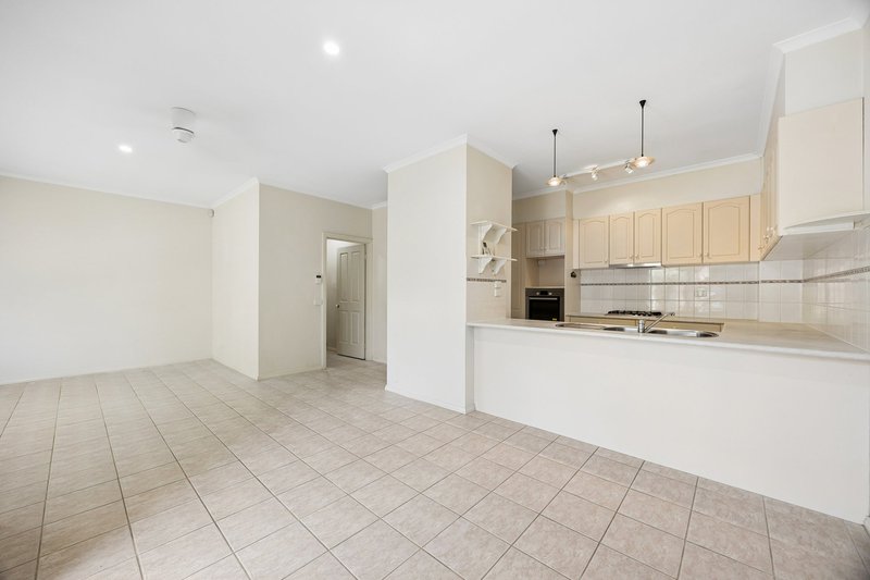 Photo - 25 The Rise, Glen Waverley VIC 3150 - Image 3