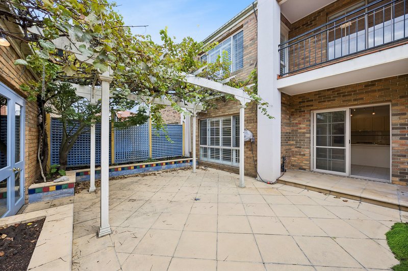 Photo - 25 The Rise, Glen Waverley VIC 3150 - Image 6