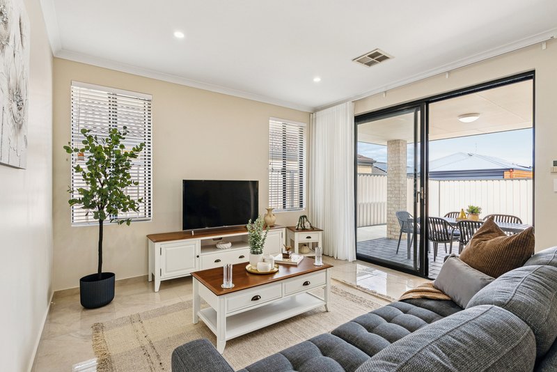 Photo - 25 Torino Crescent, Piara Waters WA 6112 - Image 3