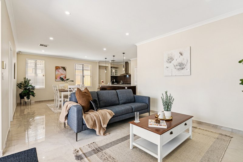 Photo - 25 Torino Crescent, Piara Waters WA 6112 - Image 4