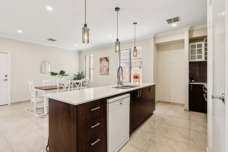 Photo - 25 Torino Crescent, Piara Waters WA 6112 - Image 6