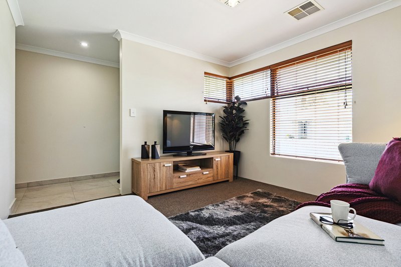 Photo - 25 Torino Crescent, Piara Waters WA 6112 - Image 8