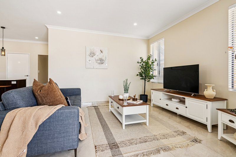 Photo - 25 Torino Crescent, Piara Waters WA 6112 - Image 9