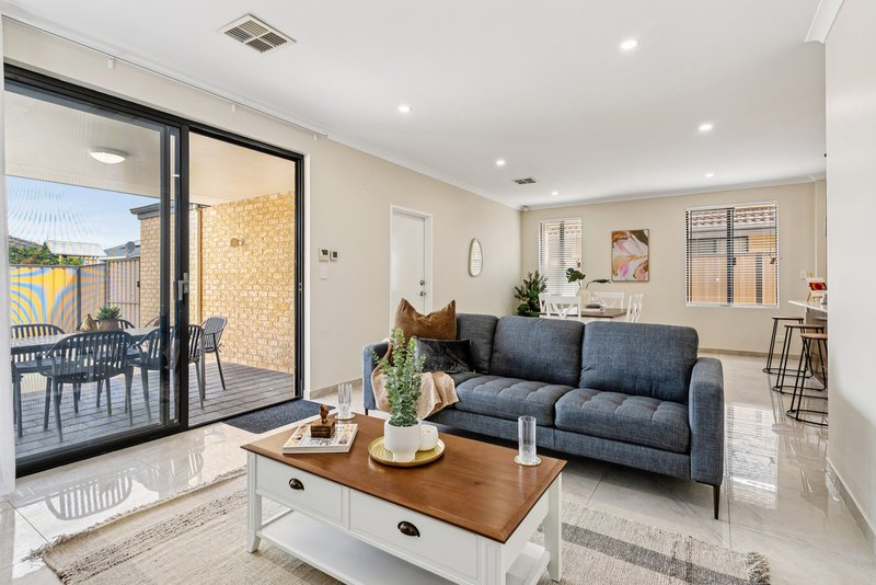 Photo - 25 Torino Crescent, Piara Waters WA 6112 - Image 12