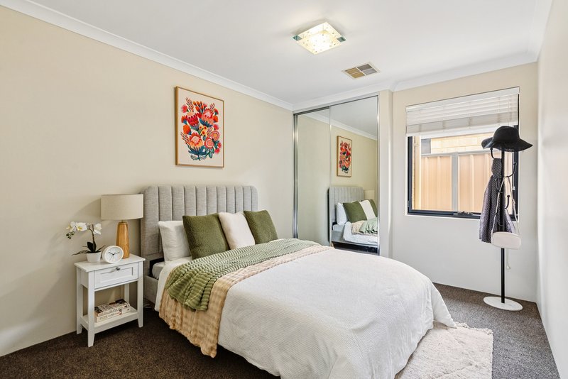Photo - 25 Torino Crescent, Piara Waters WA 6112 - Image 14