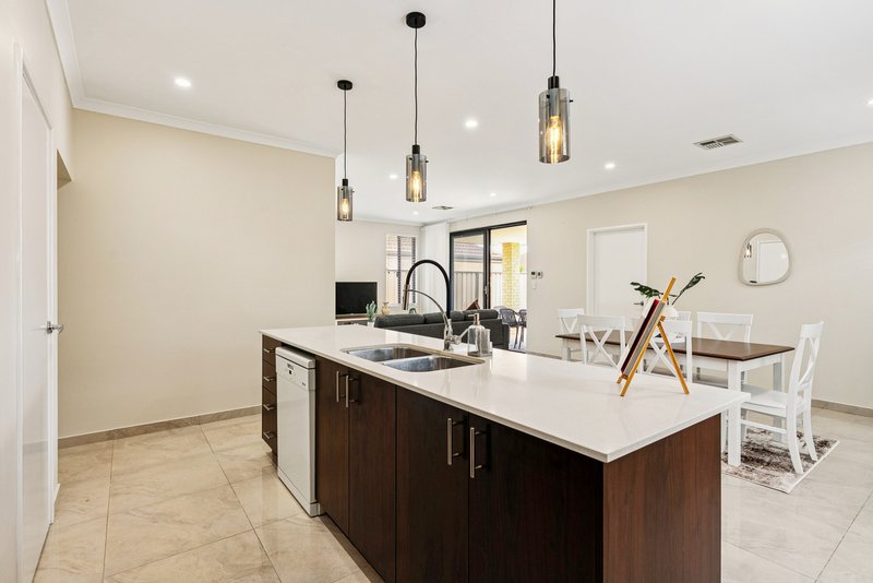 Photo - 25 Torino Crescent, Piara Waters WA 6112 - Image 21