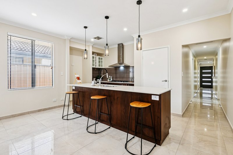 Photo - 25 Torino Crescent, Piara Waters WA 6112 - Image 22