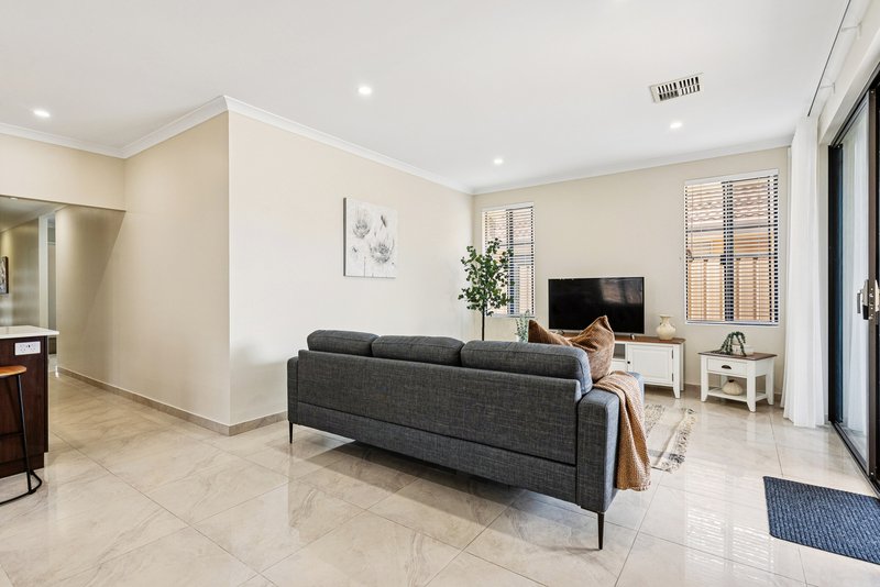 Photo - 25 Torino Crescent, Piara Waters WA 6112 - Image 27