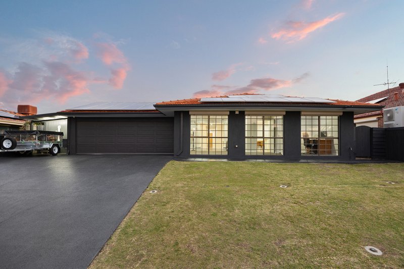 Photo - 25 Towerhill Road, Alexander Heights WA 6064 - Image 2