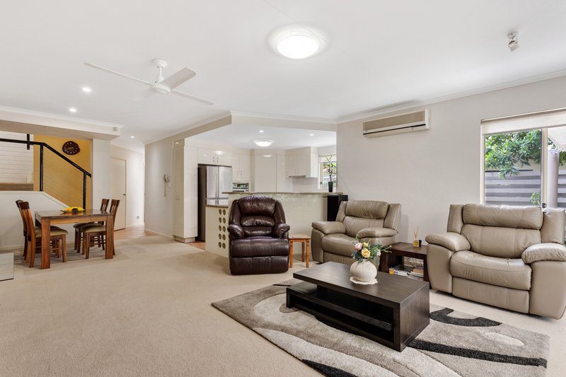 2/5 Tranquil Place, Alexandra Headland QLD 4572