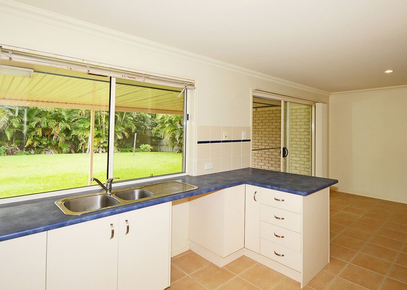 Photo - 25 Tristania Crescent, Urangan QLD 4655 - Image 5