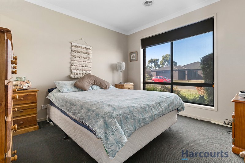 Photo - 25 Tudor Avenue, Delacombe VIC 3356 - Image 7