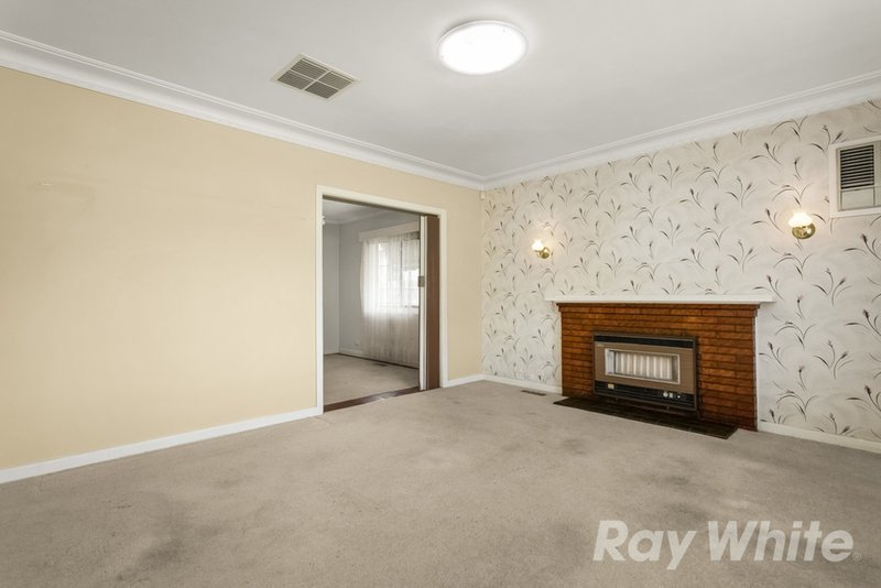 Photo - 25 Tuhans Road, Mount Waverley VIC 3149 - Image 3