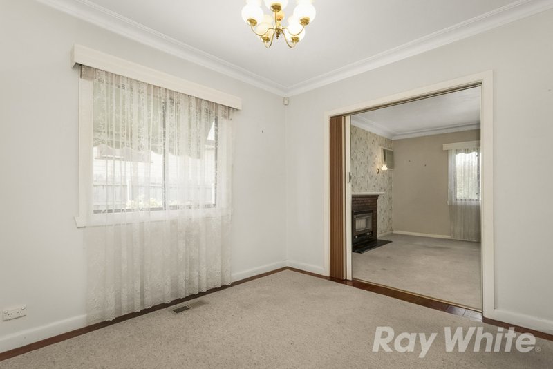 Photo - 25 Tuhans Road, Mount Waverley VIC 3149 - Image 4