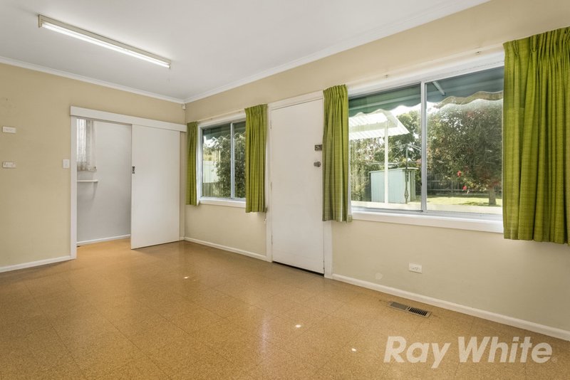 Photo - 25 Tuhans Road, Mount Waverley VIC 3149 - Image 5