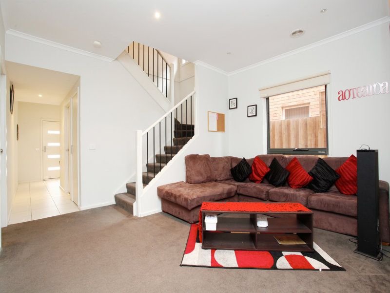 Photo - 25 Turnstone Drive, Point Cook VIC 3030 - Image 3