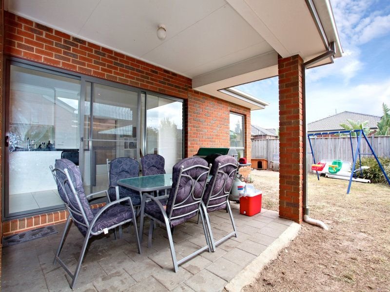 Photo - 25 Turnstone Drive, Point Cook VIC 3030 - Image 11