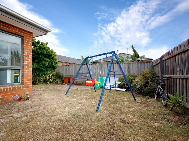 Photo - 25 Turnstone Drive, Point Cook VIC 3030 - Image 12