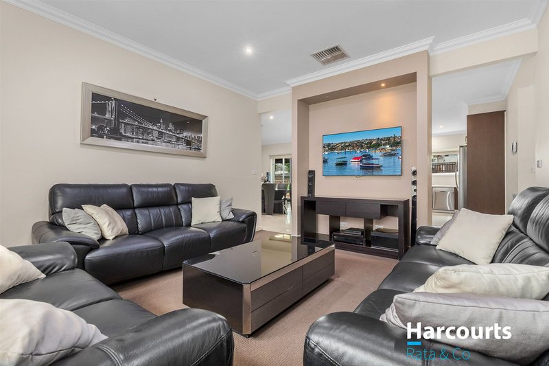 Photo - 25 Tuross Crescent, South Morang VIC 3752 - Image 2