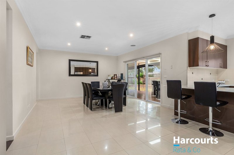 Photo - 25 Tuross Crescent, South Morang VIC 3752 - Image 3