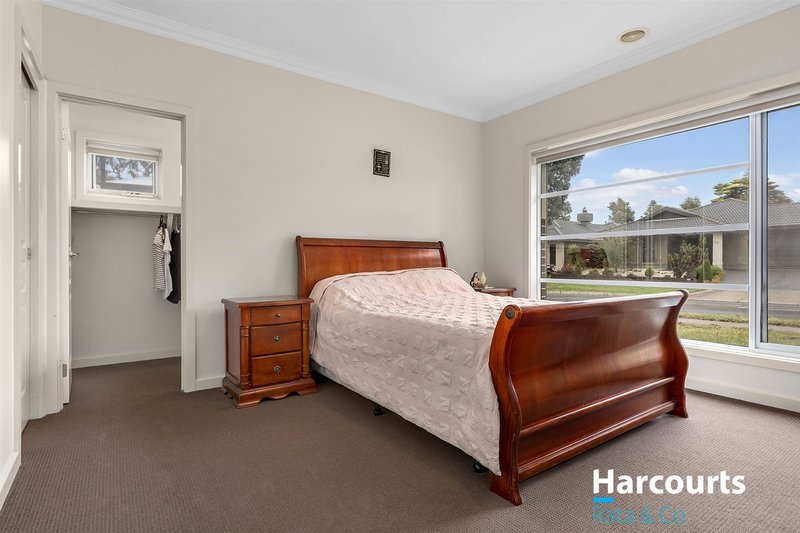 Photo - 25 Tuross Crescent, South Morang VIC 3752 - Image 5