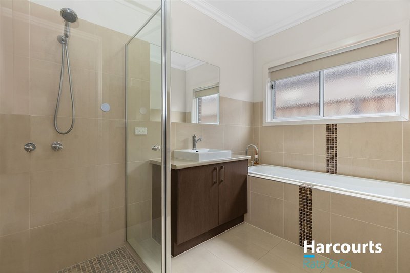 Photo - 25 Tuross Crescent, South Morang VIC 3752 - Image 7