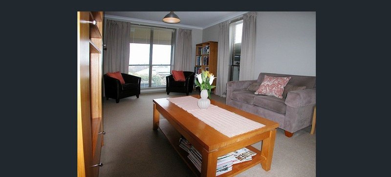 Photo - 25 Tytherleigh Street, Wanniassa ACT 2903 - Image 5
