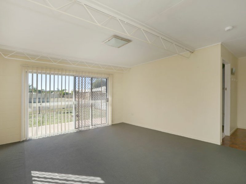 Photo - 25 Verry Street, Mount Isa QLD 4825 - Image 4