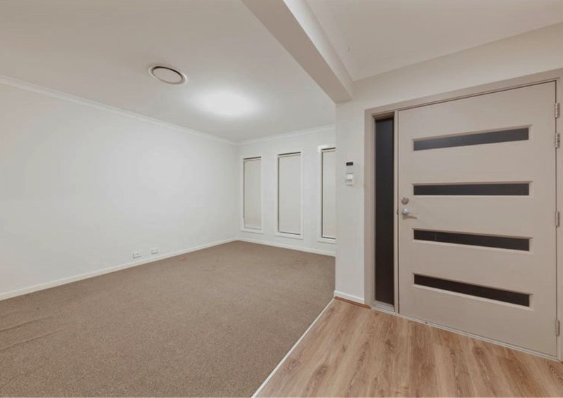 Photo - 25 Wakeling Drive, Edmondson Park NSW 2174 - Image 2
