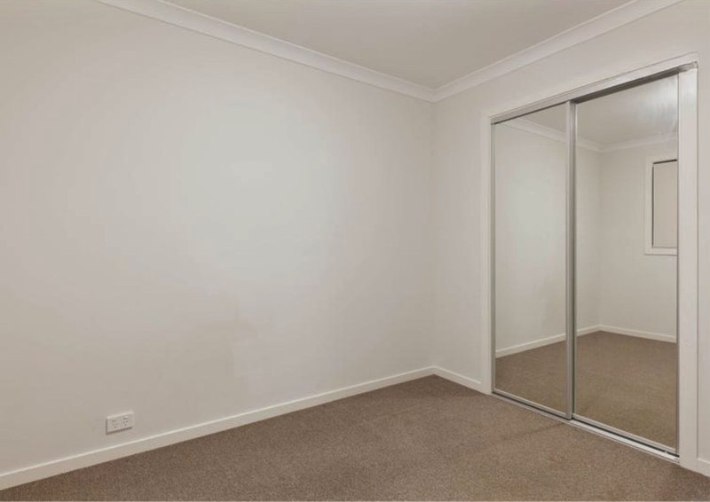 Photo - 25 Wakeling Drive, Edmondson Park NSW 2174 - Image 7