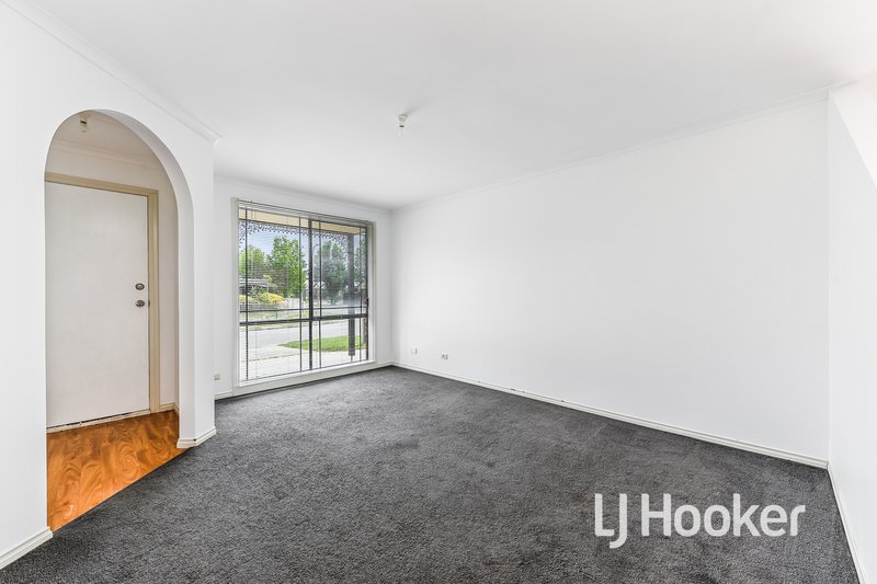 Photo - 25 Wakenshaw Crescent, Pakenham VIC 3810 - Image 3