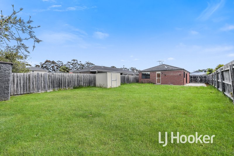 Photo - 25 Wakenshaw Crescent, Pakenham VIC 3810 - Image 14