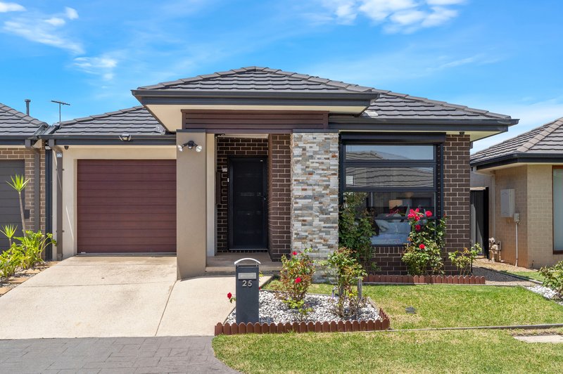 Photo - 25 Wallflower Close, Craigieburn VIC 3064 - Image 1