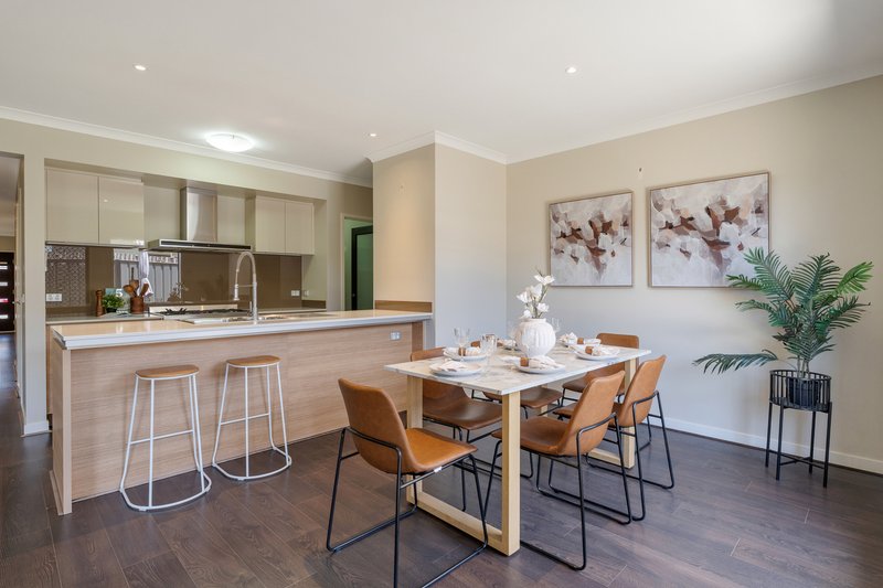 Photo - 25 Wallflower Close, Craigieburn VIC 3064 - Image 4