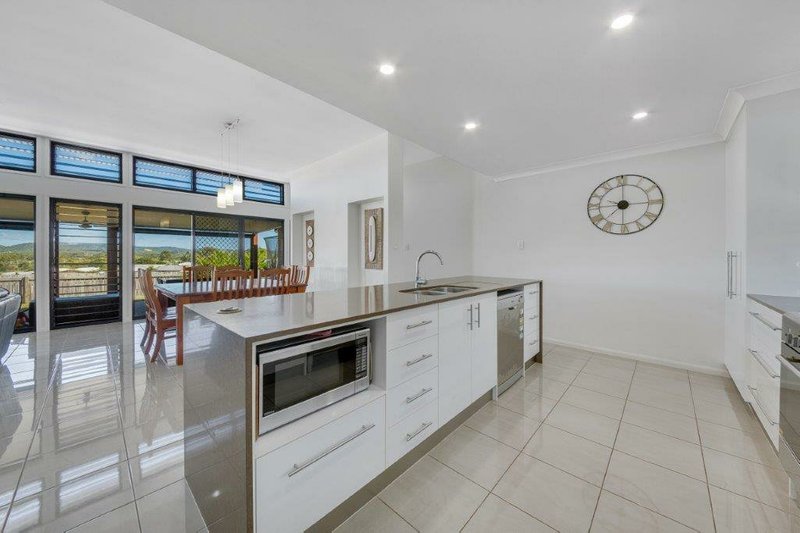 Photo - 25 Wanda Drive, Boyne Island QLD 4680 - Image 6