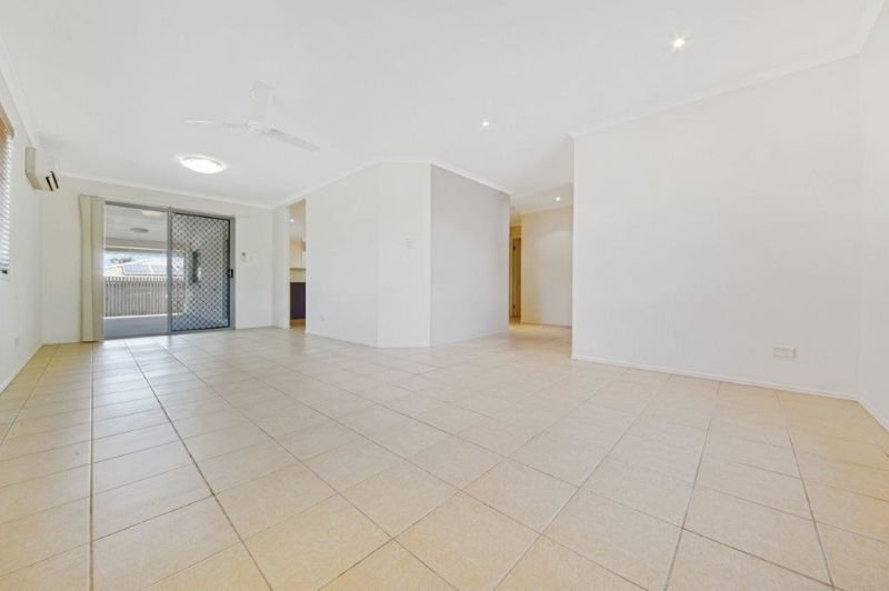 Photo - 25 Waratah Street, Kin Kora QLD 4680 - Image 3