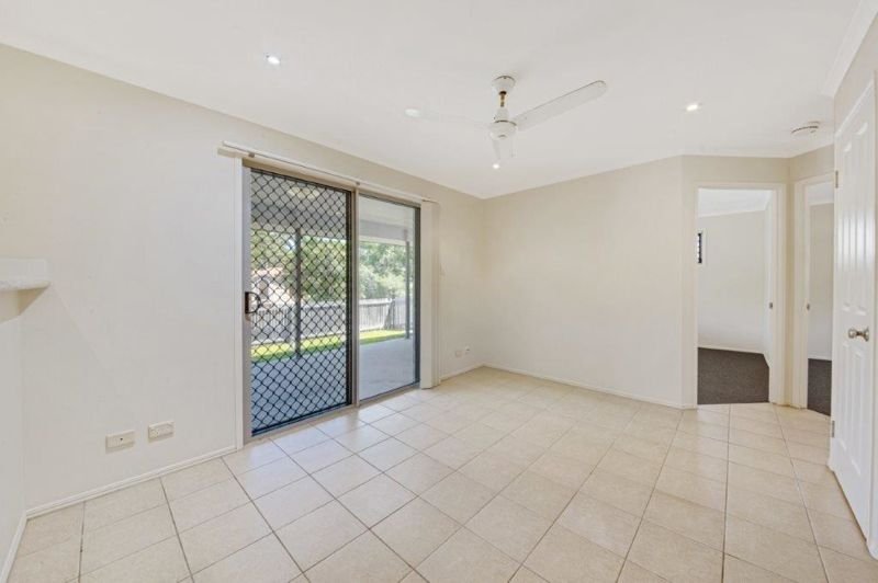 Photo - 25 Waratah Street, Kin Kora QLD 4680 - Image 10