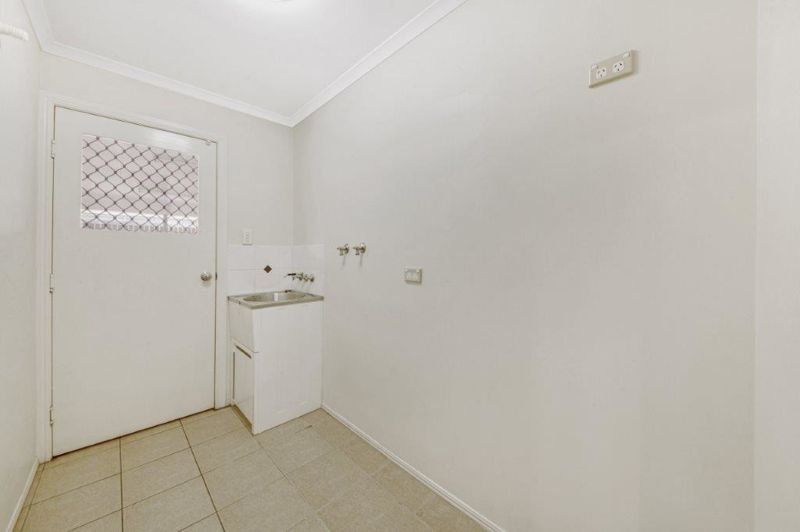 Photo - 25 Waratah Street, Kin Kora QLD 4680 - Image 11