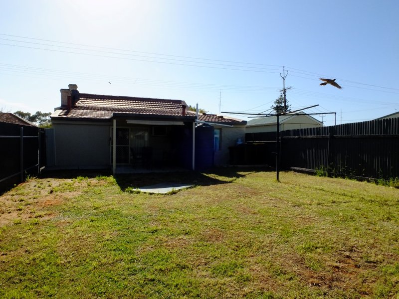 Photo - 25 Waring Street, Kadina SA 5554 - Image 4