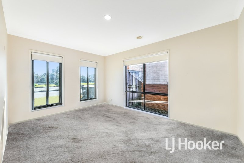 Photo - 25 Waterbury Street, Cranbourne VIC 3977 - Image 3