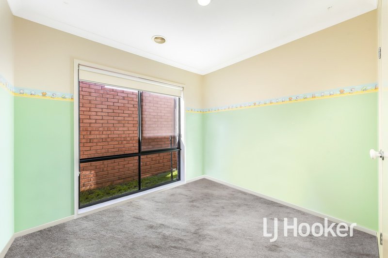 Photo - 25 Waterbury Street, Cranbourne VIC 3977 - Image 8