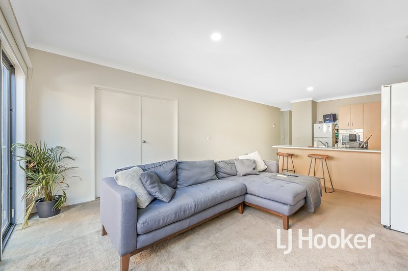 Photo - 25 Waterbury Street, Cranbourne VIC 3977 - Image 9