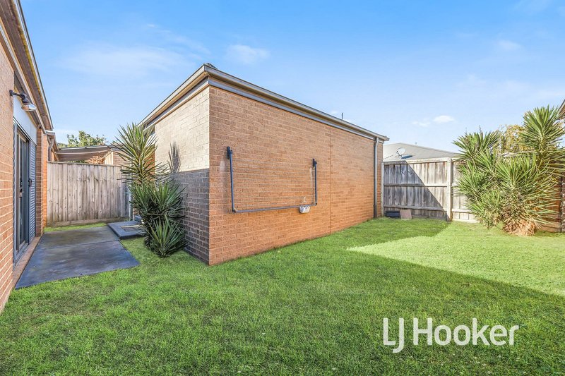 Photo - 25 Waterbury Street, Cranbourne VIC 3977 - Image 12