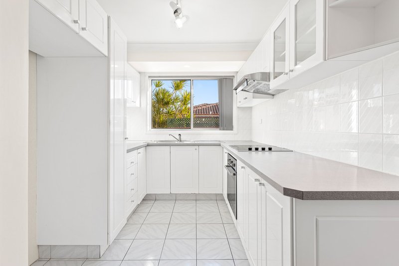 Photo - 2/5 Wattle Street, Peakhurst NSW 2210 - Image 3